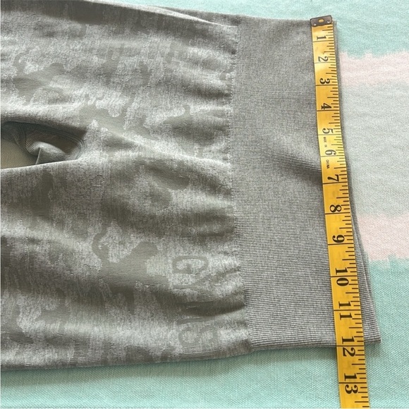 Gymshark Sage Green Camo Seamless Leggings - Picture 8 of 10
